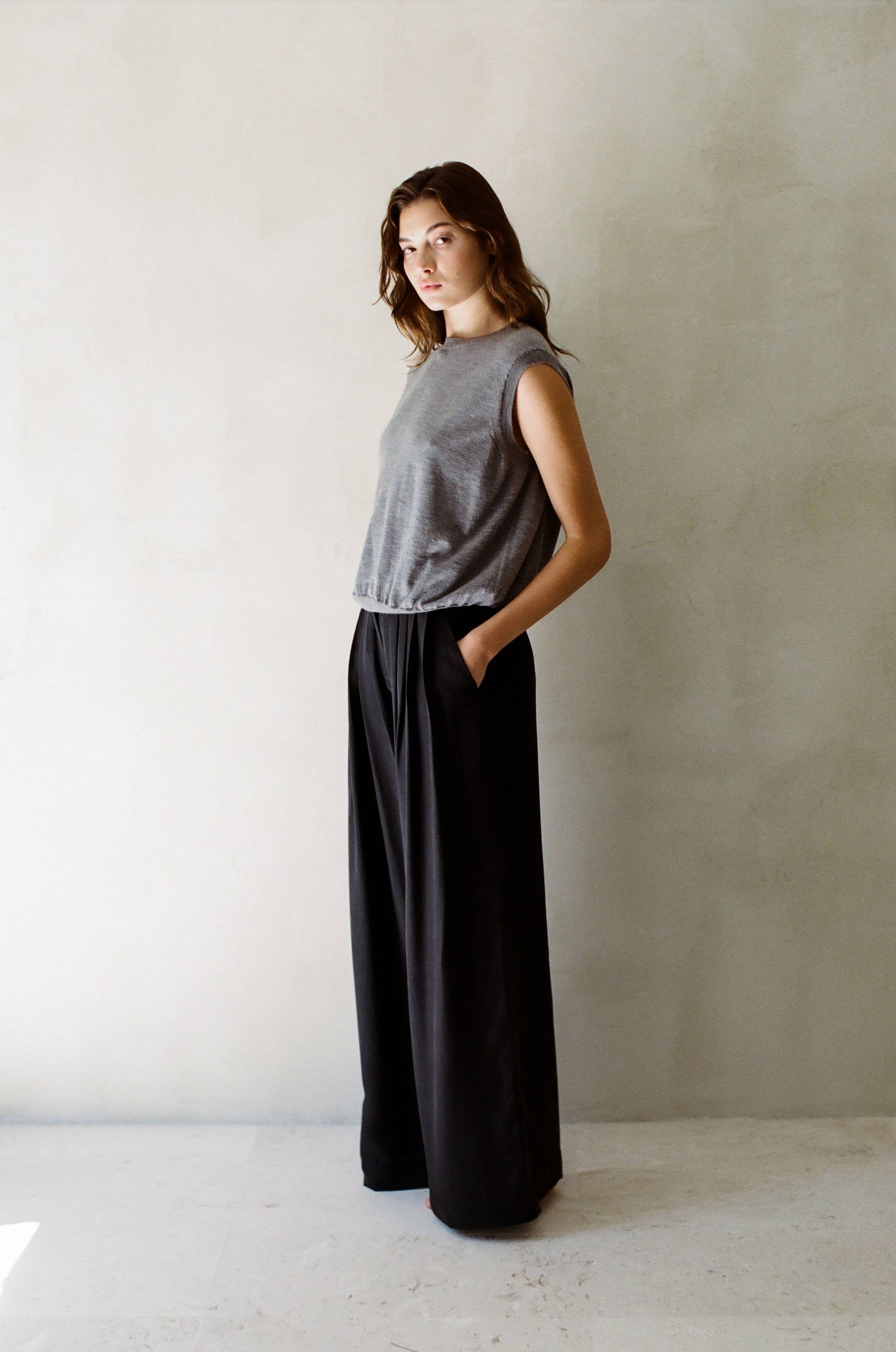 Knit 100% Cashmere Round Neck Vest Top