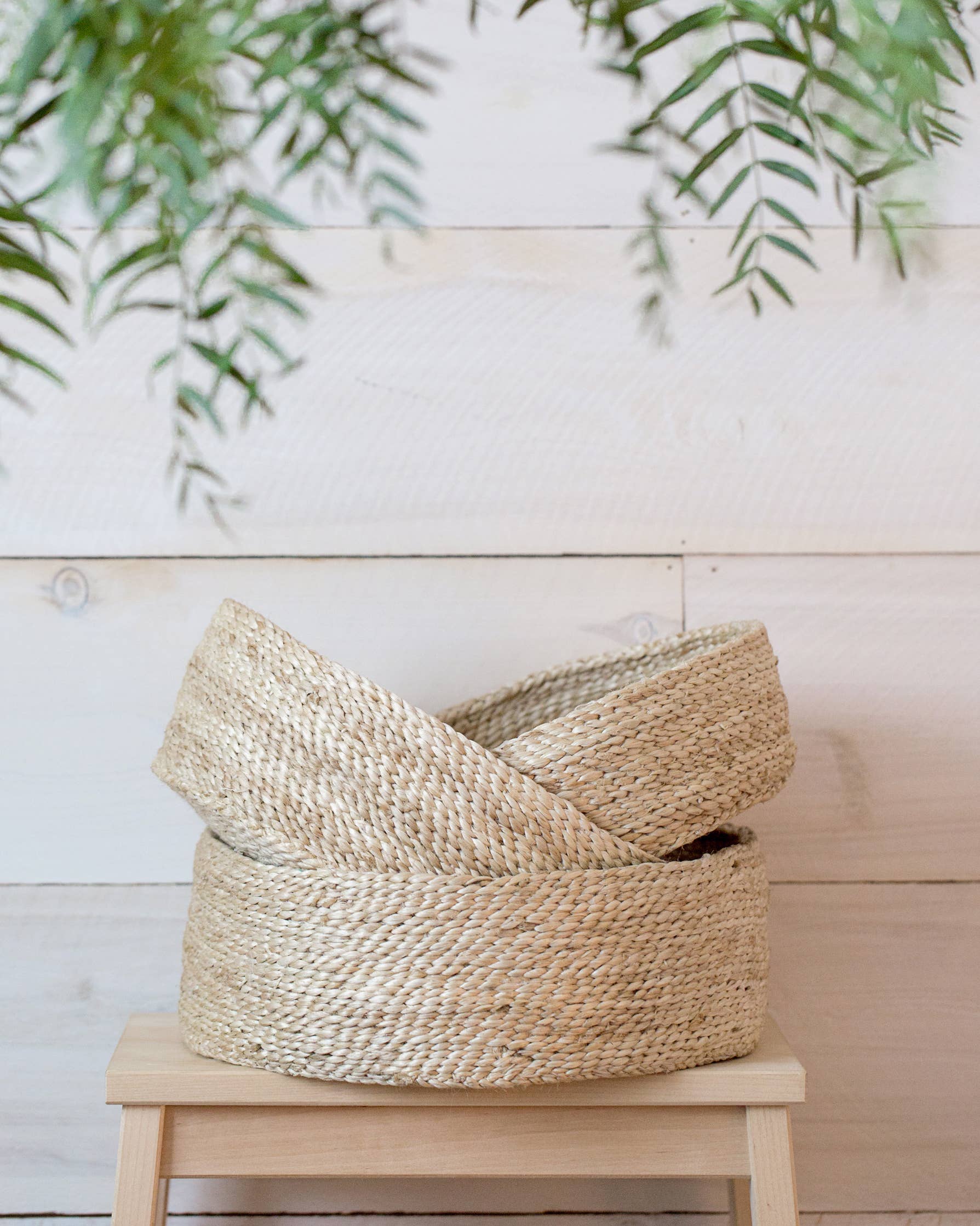 Round Tabletop Basket Trio, jute - natural