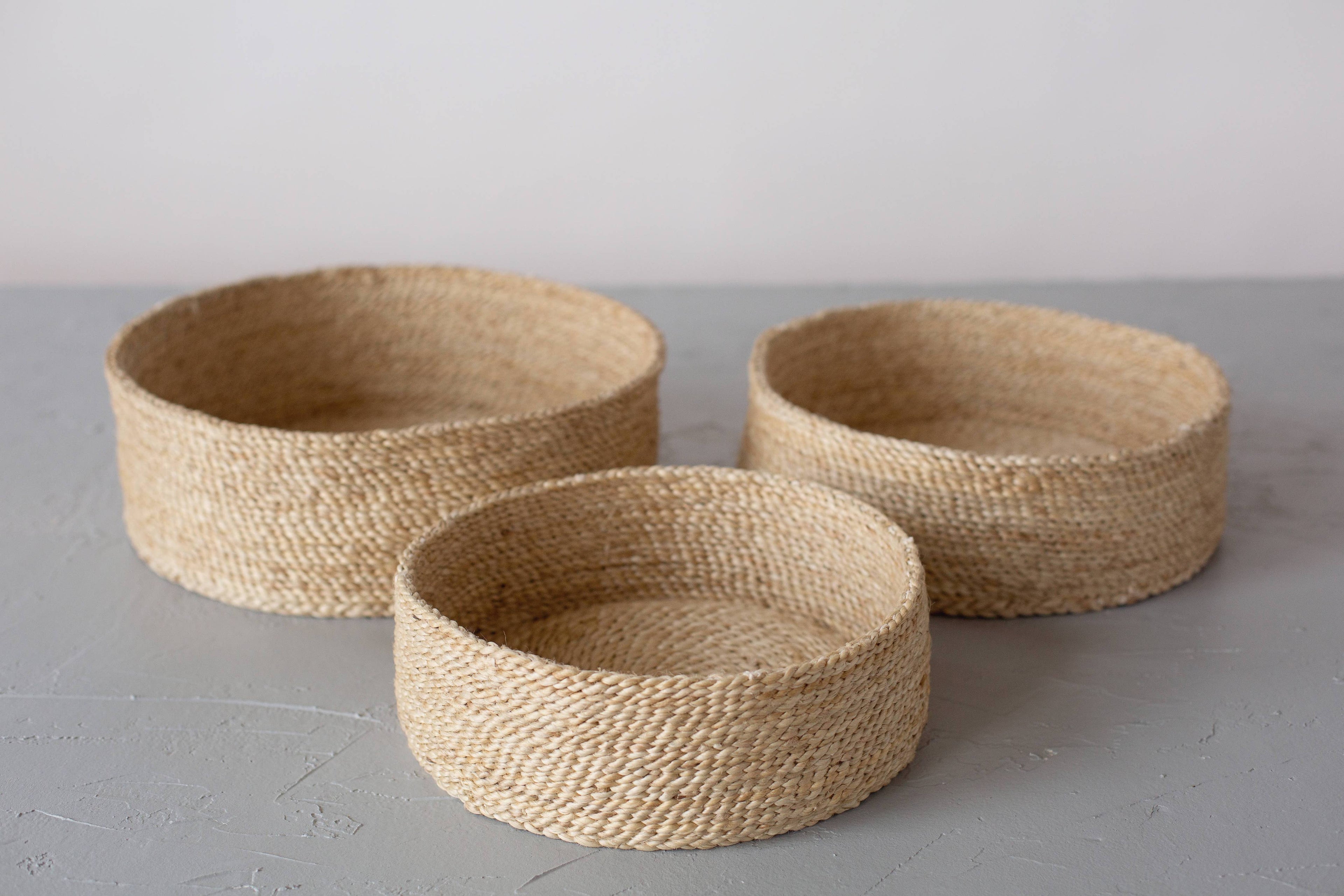 Round Tabletop Basket Trio, jute - natural